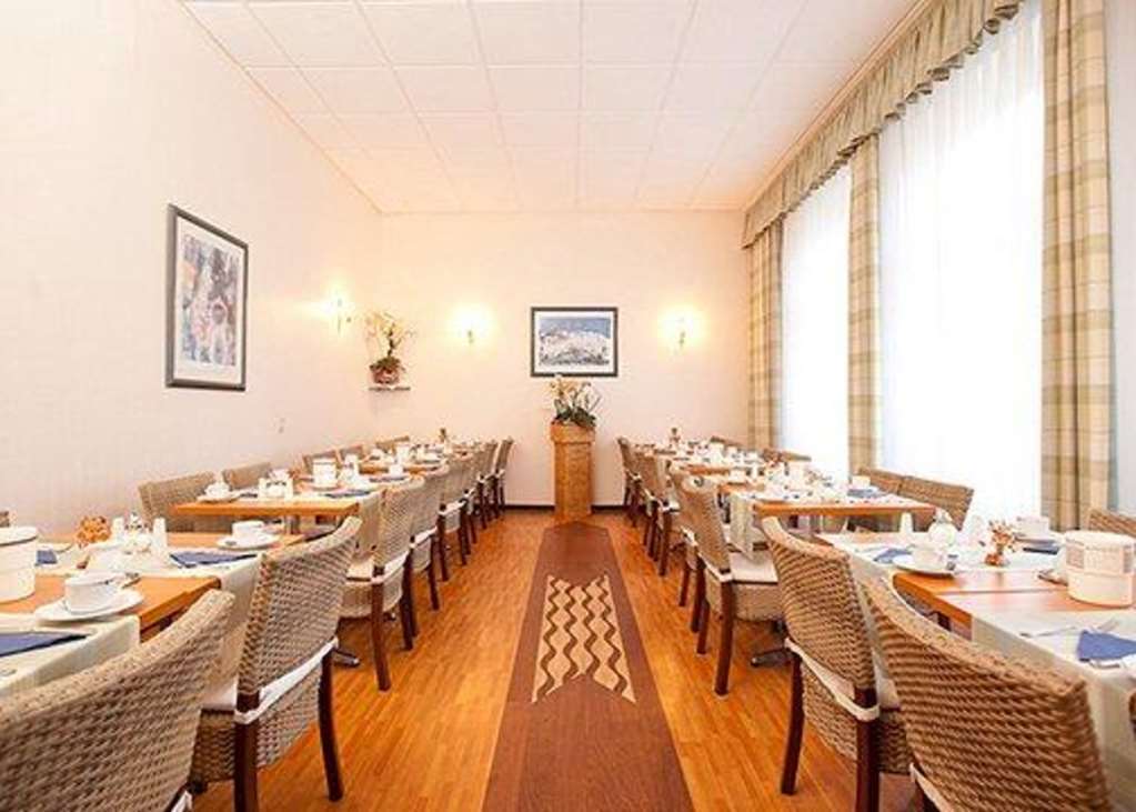 โรงแรมคอมฟอร์ต บัด ฮอมบูร์ก บาดฮอมบูร์ก ฟอร์ แดร์เฮอเฮอ ร้านอาหาร รูปภาพ