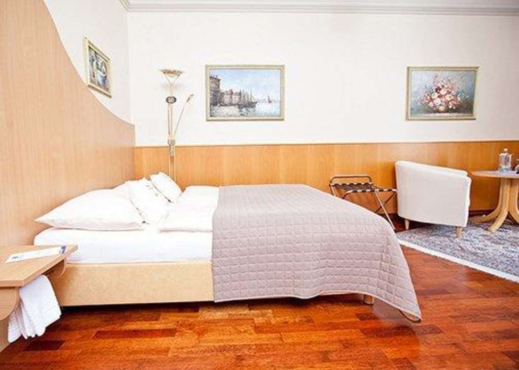 โรงแรมคอมฟอร์ต บัด ฮอมบูร์ก บาดฮอมบูร์ก ฟอร์ แดร์เฮอเฮอ ห้อง รูปภาพ
